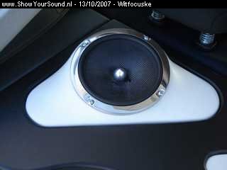 showyoursound.nl - jims install - witfocuske - SyS_2007_10_13_19_58_45.jpg - pdie alu ringen geven nog iets extra rond de speakers/p