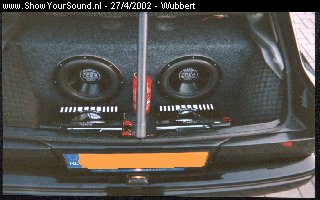 showyoursound.nl - loud and clear - wubbert - magnat.jpg - ja en dan hier het geweld 2x traxx600 ampfli,ers (600 watt rms!!) en de xtc 1200 woofers(350 watt rms!!) en 4 x jbl gto 803 hoedenplank speakers(175 watt rms!!) goeie keuze toch?(ca 138 a 140 db!!)