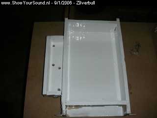 showyoursound.nl - ZR install - zilverbull - SyS_2006_1_9_11_31_23.jpg - Hier komt de Audion in en 2 zekeringen...